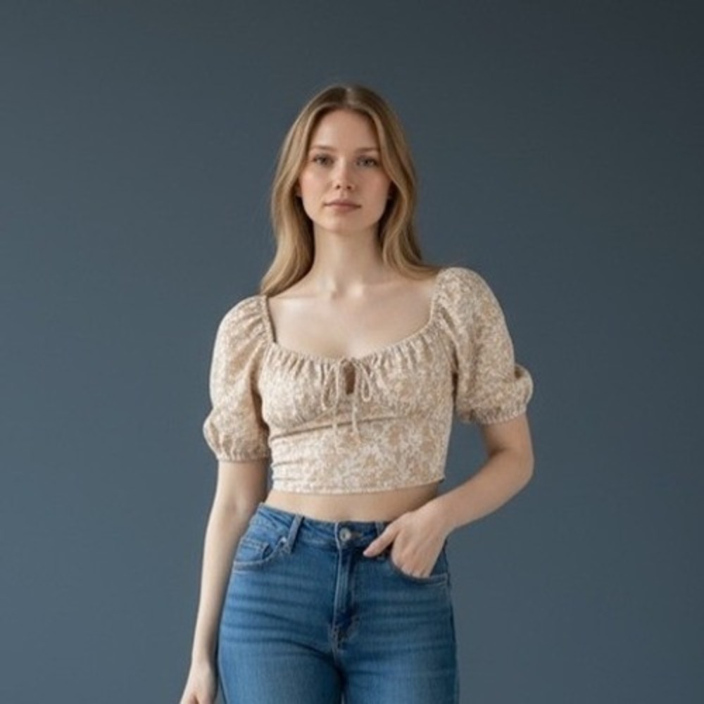 Cream and white floral crop top size small